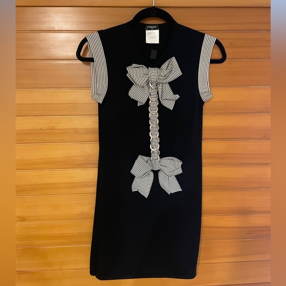 CHANEL Black Dress with Striped Bow Details - Picture 3 of 5